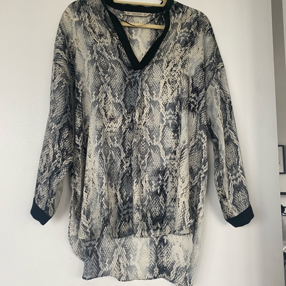 Zara Basic Snakeskin V-Neck Tunic, Size M - Picture 2 of 9
